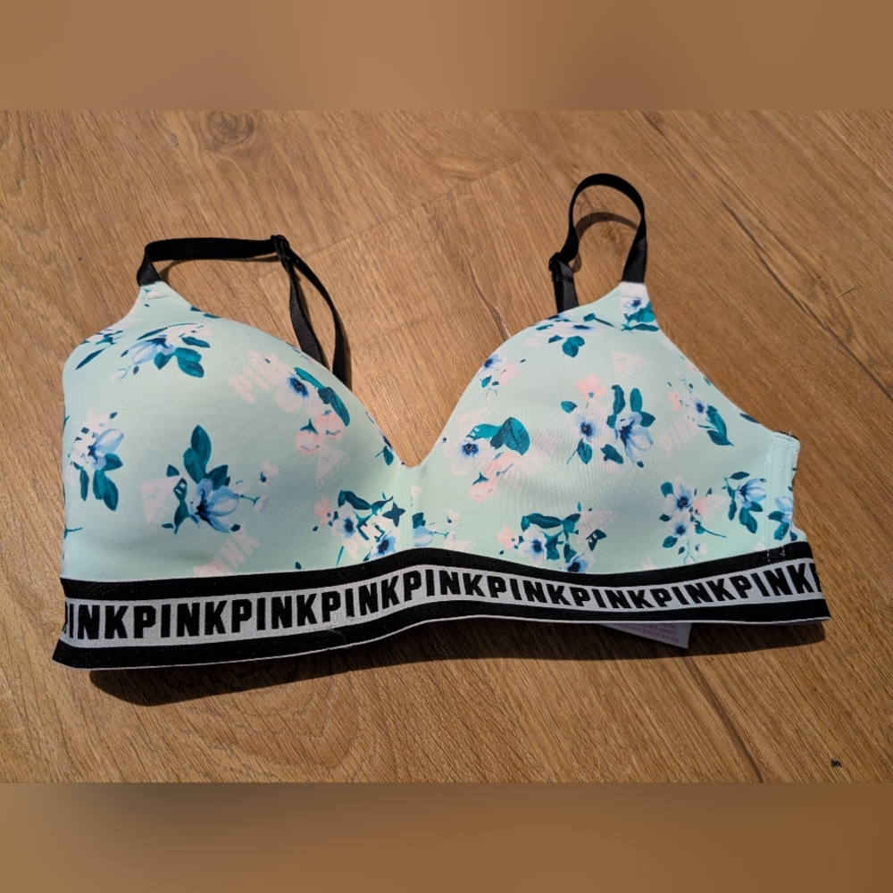 Victorias Secret PINK‎ Wear Everywhere Wireless Lightly Lined Bra